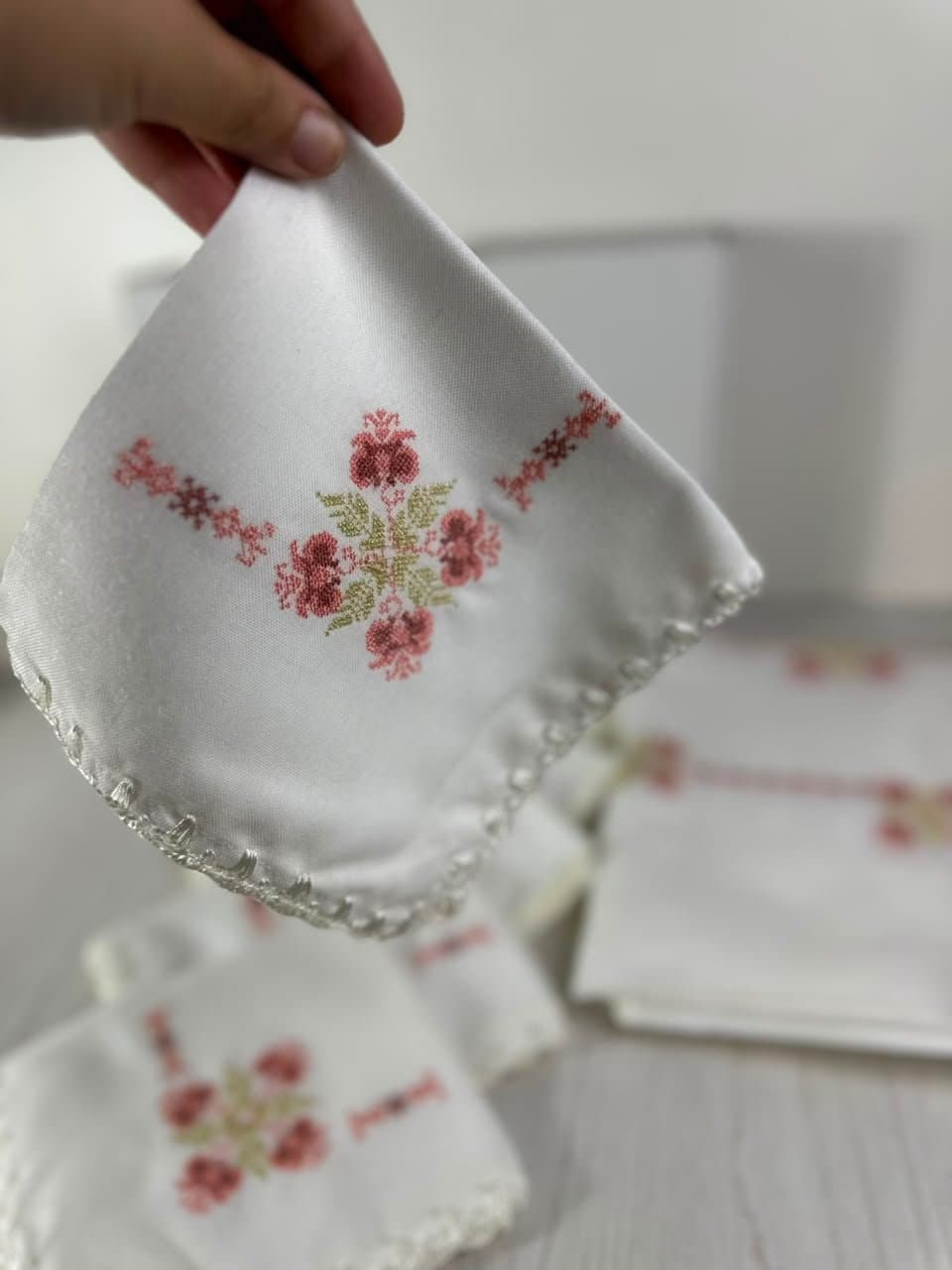nappe point de croix avec 6 serviettes table basse