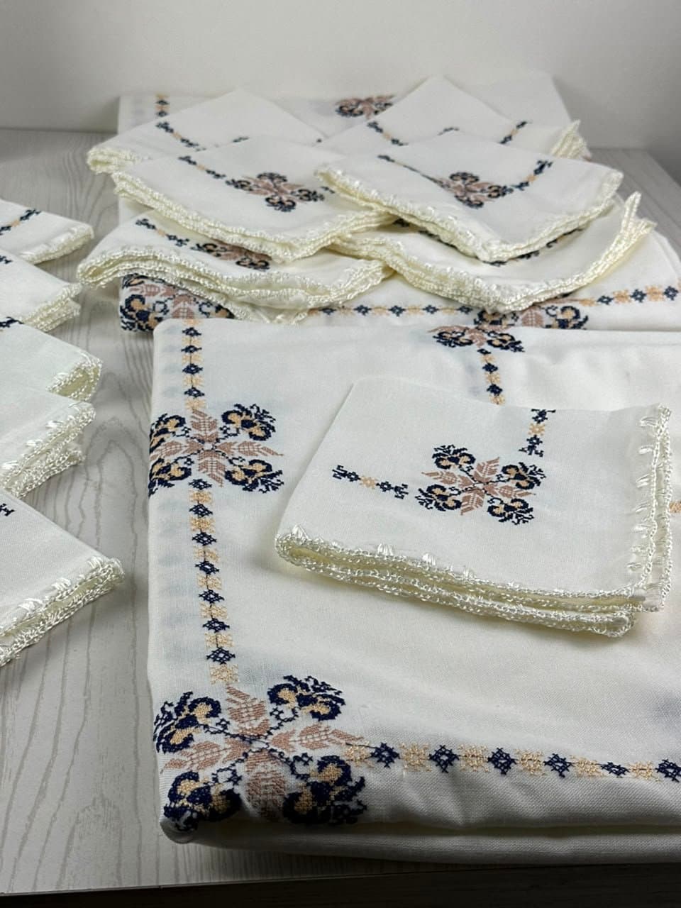 nappe point de croix avec 6 serviettes table basse