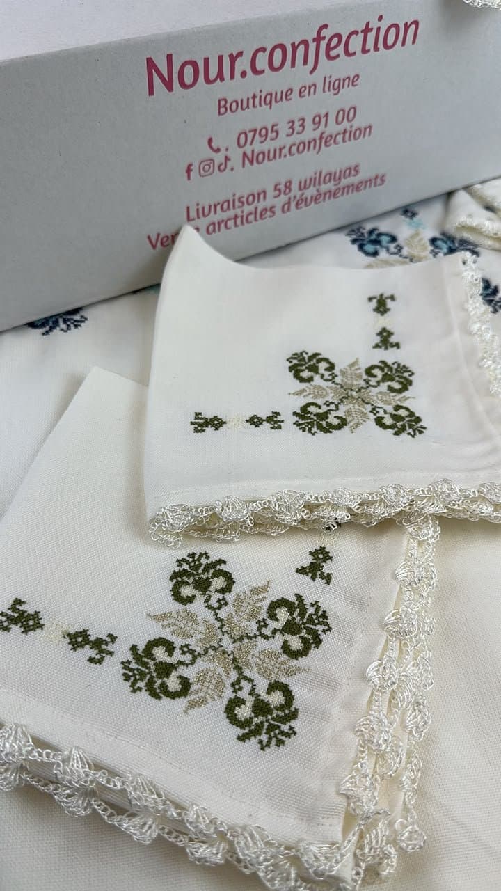 nappe point de croix avec 6 serviettes table basse