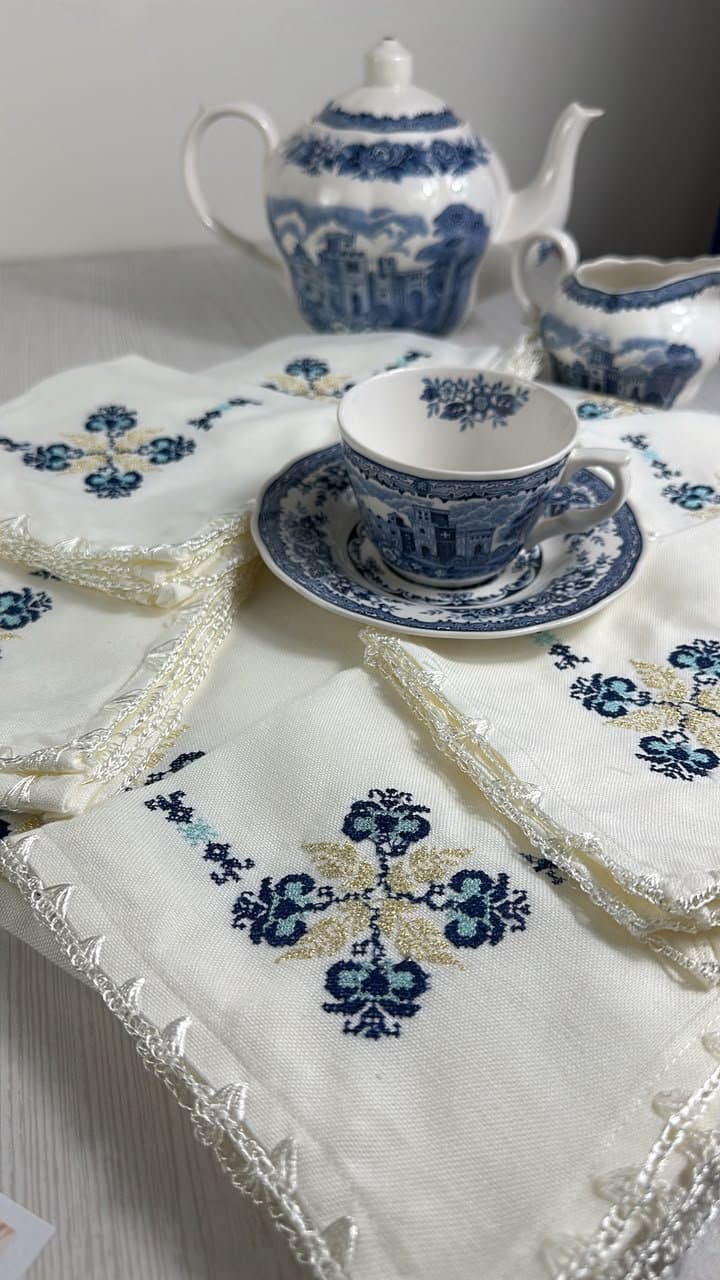nappe point de croix avec 6 serviettes table basse