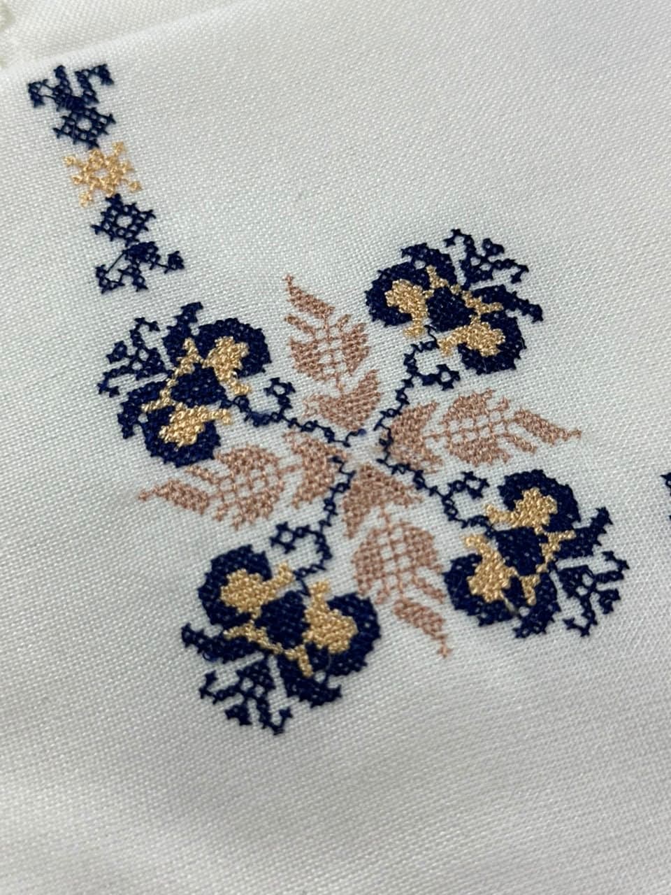 nappe point de croix avec 6 serviettes table basse